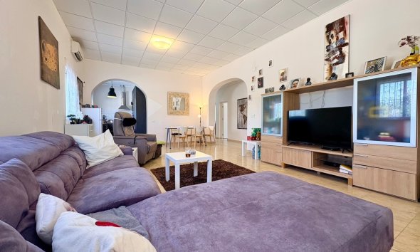 Resale - Farm Estate / Country Property - Dolores