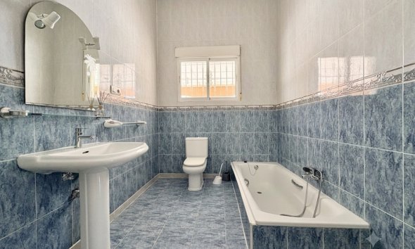 Resale - Farm Estate / Country Property - Dolores