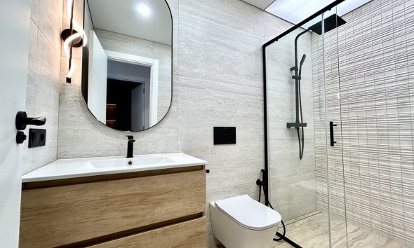 Reventa - Apartamento / Dúplex - Torrevieja