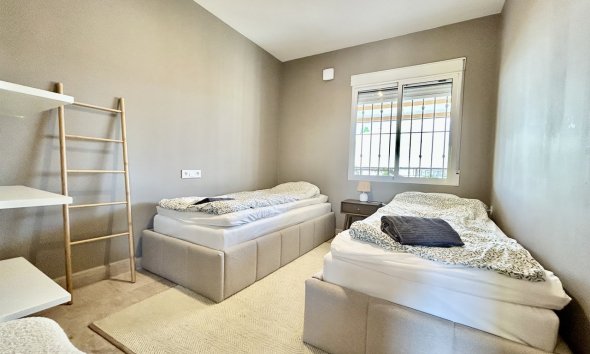 Resale - Villa - Orihuela Costa - La Zenia