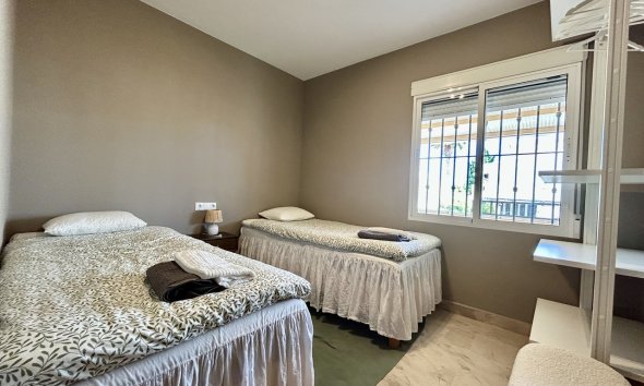 Resale - Villa - Orihuela Costa - La Zenia