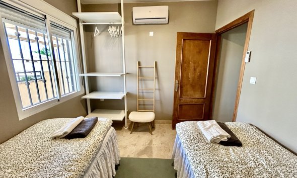 Resale - Villa - Orihuela Costa - La Zenia