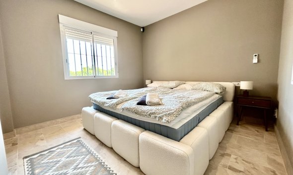 Resale - Villa - Orihuela Costa - La Zenia