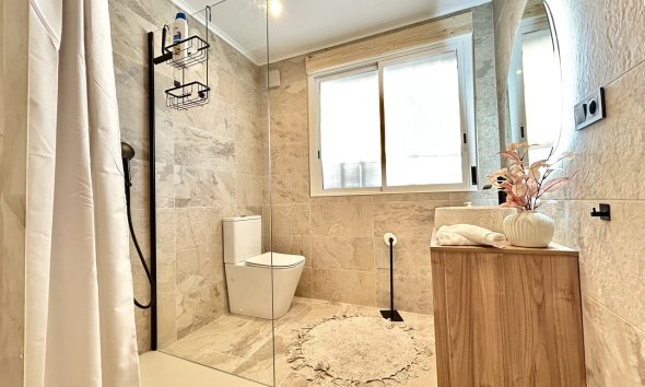 Resale - Villa - Orihuela Costa - La Zenia