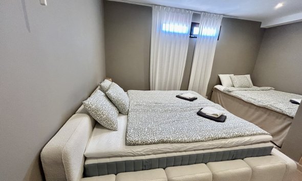Resale - Villa - Orihuela Costa - La Zenia
