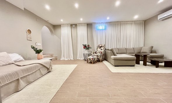 Resale - Villa - Orihuela Costa - La Zenia