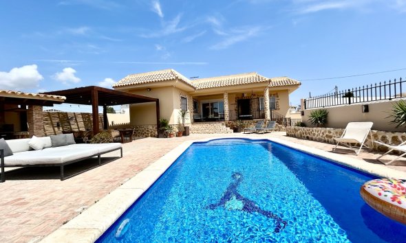 Resale - Villa - Orihuela Costa - La Zenia