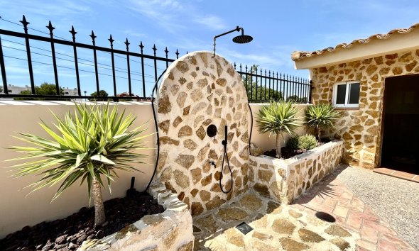 Resale - Villa - Orihuela Costa - La Zenia