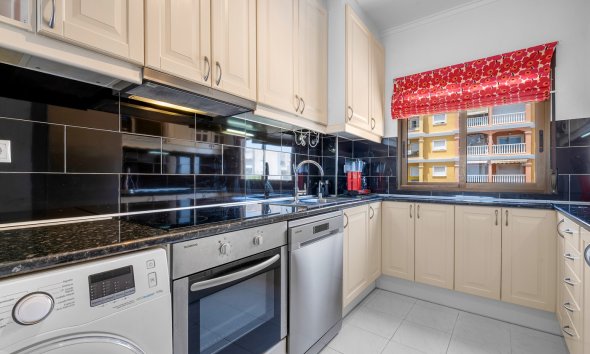 Resale - Apartment - Torrevieja - Torrevieja - Aguas Nuevas