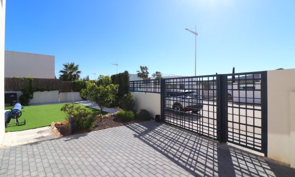 Resale - Villa - Algorfa - La Finca Golf Resort
