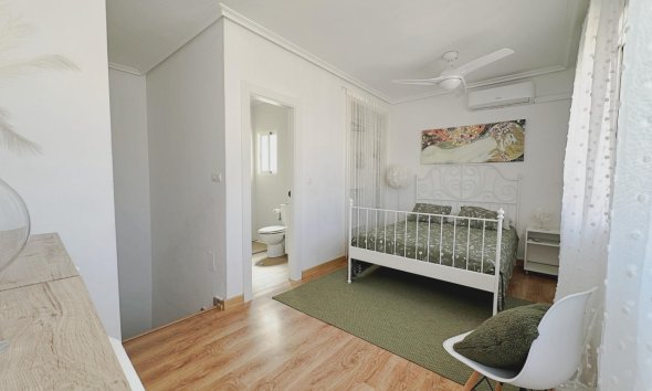 Resale - Terraced house / Townhouse - Orihuela Costa - La Zenia