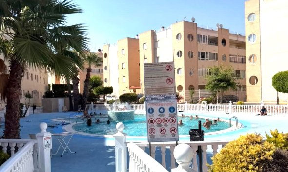 Resale - Apartment - Torrevieja - Urbanización San Luis
