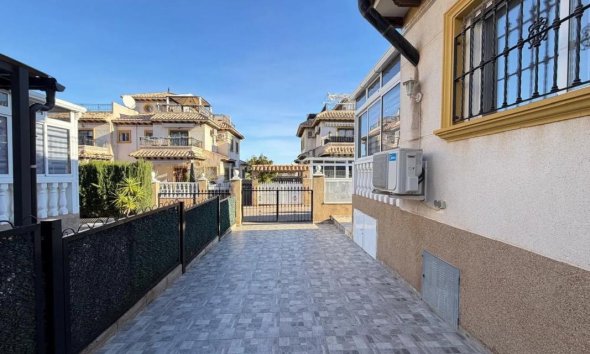 Obra nueva - Casas adosadas - Orihuela