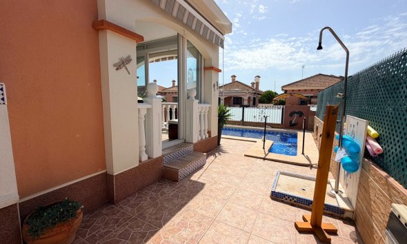 Reventa - Villa - Los Montesinos - La Herrada