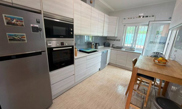 Reventa - Villa - Los Montesinos - La Herrada