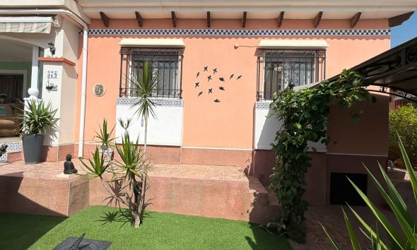 Reventa - Villa - Los Montesinos - La Herrada
