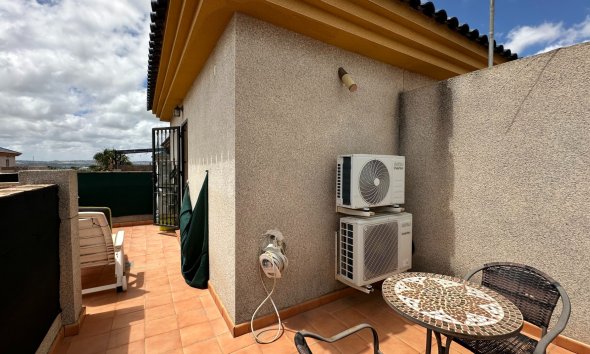 Reventa - Villa - Los Montesinos - La Herrada