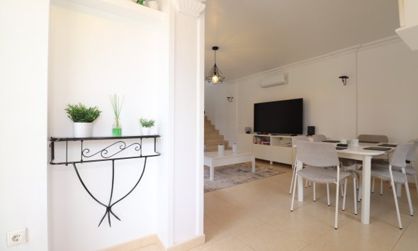 Reventa - Villa - Los Montesinos - La Herrada