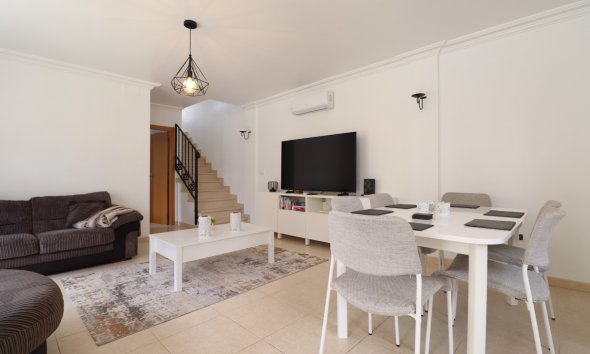 Reventa - Villa - Los Montesinos - La Herrada