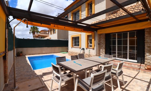 Reventa - Villa - Los Montesinos - La Herrada