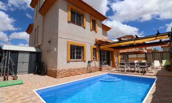Reventa - Villa - Los Montesinos - La Herrada