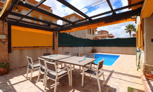Reventa - Villa - Los Montesinos - La Herrada