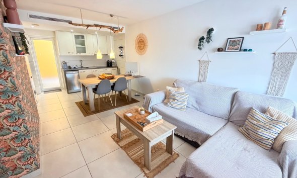 Resale - Apartment - Torrevieja - Aguas Nuevas
