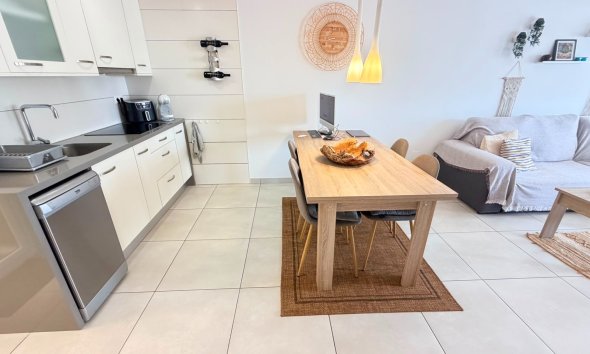 Resale - Apartment - Torrevieja - Aguas Nuevas