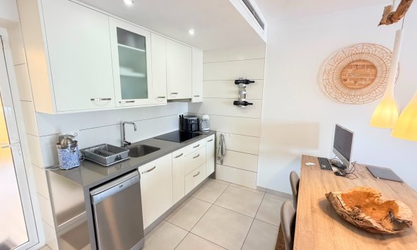 Resale - Apartment - Torrevieja - Aguas Nuevas