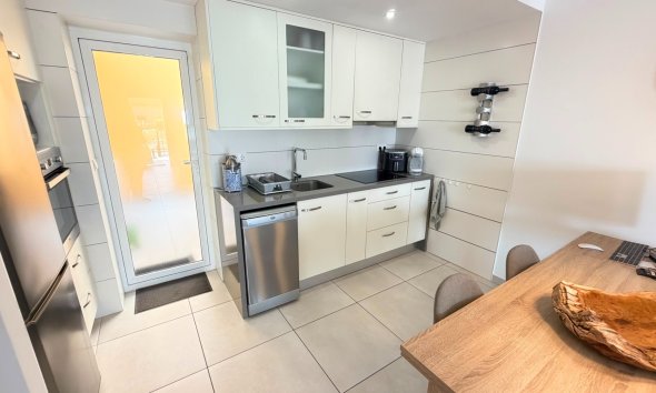 Resale - Apartment - Torrevieja - Aguas Nuevas