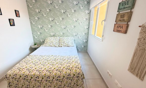 Resale - Apartment - Torrevieja - Aguas Nuevas