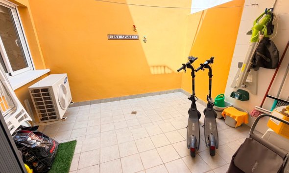 Resale - Apartment - Torrevieja - Aguas Nuevas