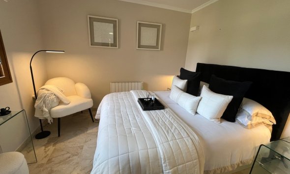 Reventa - Apartamento / Dúplex - Punta Prima