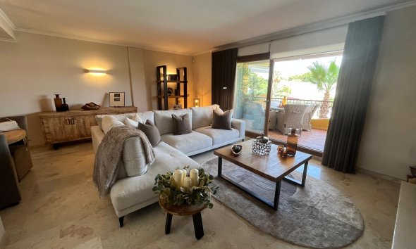 Reventa - Apartamento / Dúplex - Punta Prima
