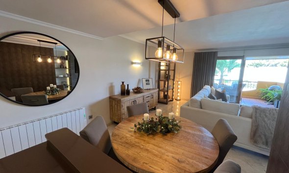 Reventa - Apartamento / Dúplex - Punta Prima