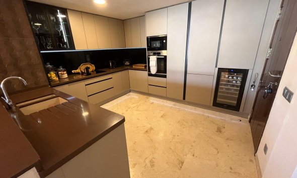 Reventa - Apartamento / Dúplex - Punta Prima