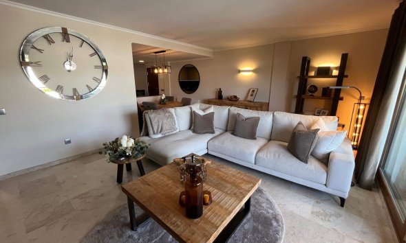 Reventa - Apartamento / Dúplex - Punta Prima