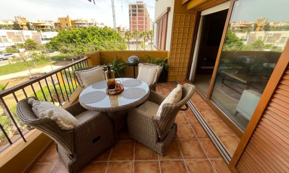 Reventa - Apartamento / Dúplex - Punta Prima
