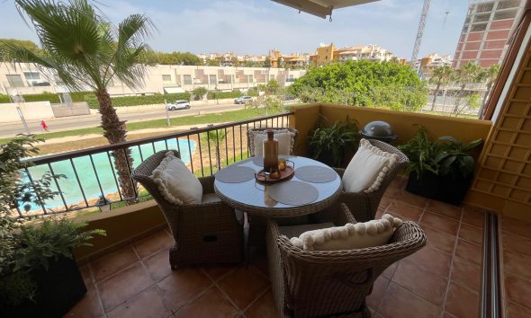 Reventa - Apartamento / Dúplex - Punta Prima
