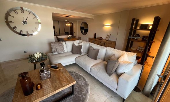 Reventa - Apartamento / Dúplex - Punta Prima