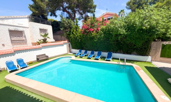 Resale - Villa - Orihuela Costa - Dehesa de campoamor