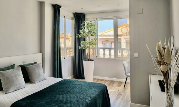 Resale - Terraced house / Townhouse - Torrevieja - Los Altos