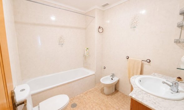 Resale - Apartment - Torrevieja - Estacion de autobuses