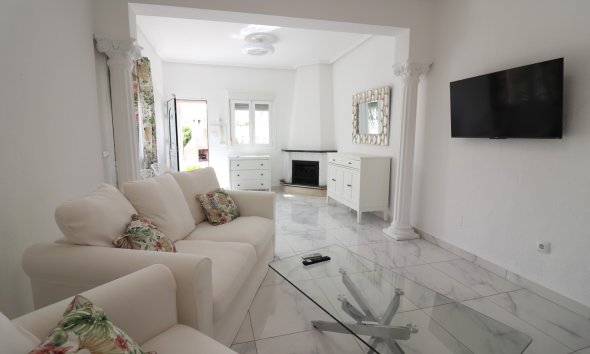 Reventa - Villa - Ciudad Quesada - La Fiesta