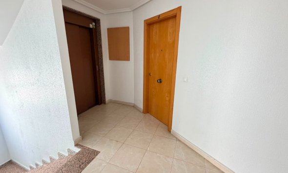 Reventa - Apartamento - Los Montesinos