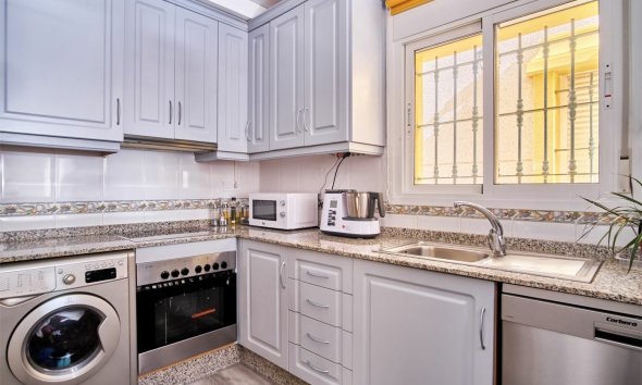 Resale - Villa - Los Montesinos - La Herrada