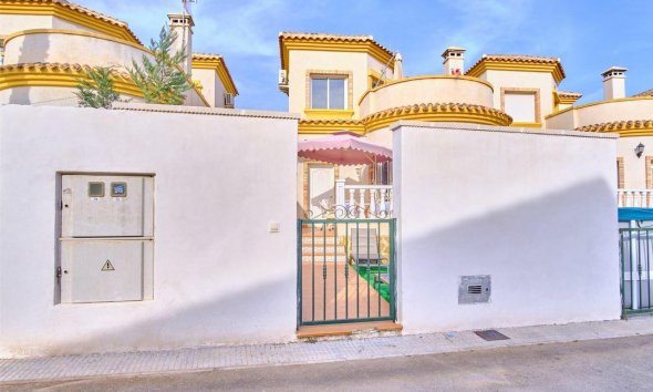 Resale - Villa - Los Montesinos - La Herrada