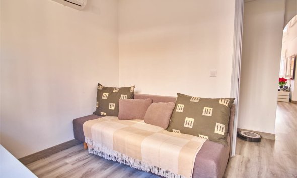 Resale - Villa - Los Montesinos - La Herrada