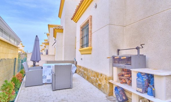 Resale - Villa - Los Montesinos - La Herrada
