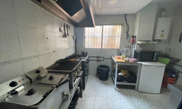 Reventa - Local Comercial - Torrevieia - Comunidad Valenciana
